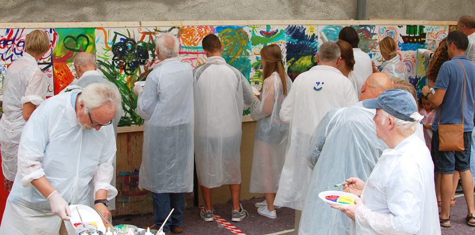 Action Painting bei einem Sommerfest